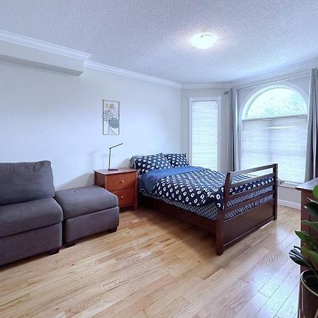 Villa Neighborhood Friendly House In Barrie! Exterior foto