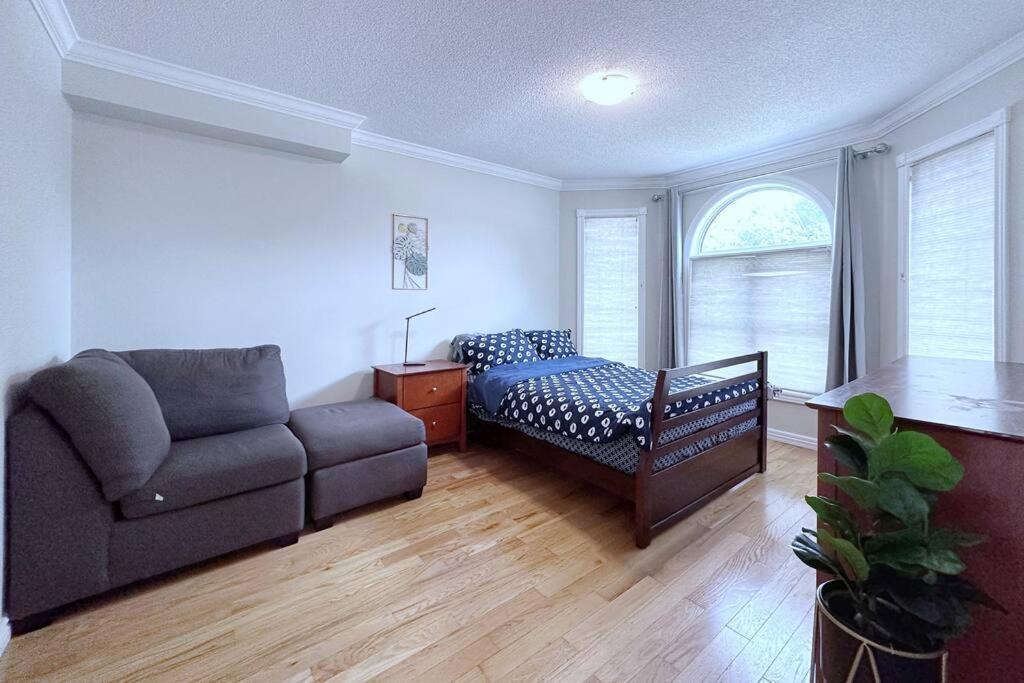 Villa Neighborhood Friendly House In Barrie! Exterior foto