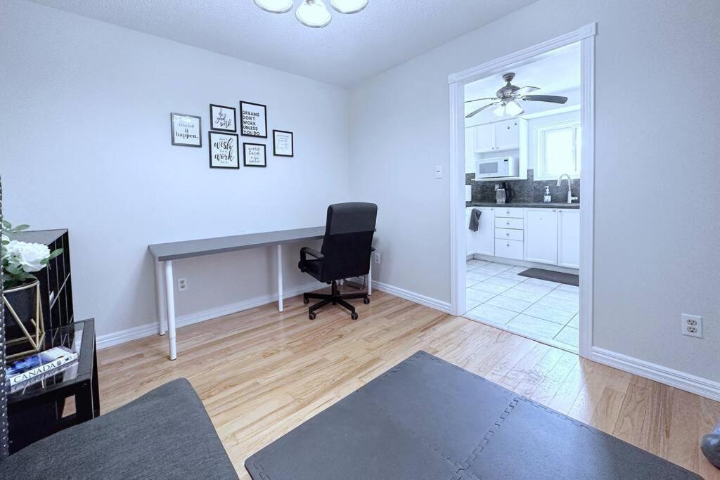 Villa Neighborhood Friendly House In Barrie! Exterior foto