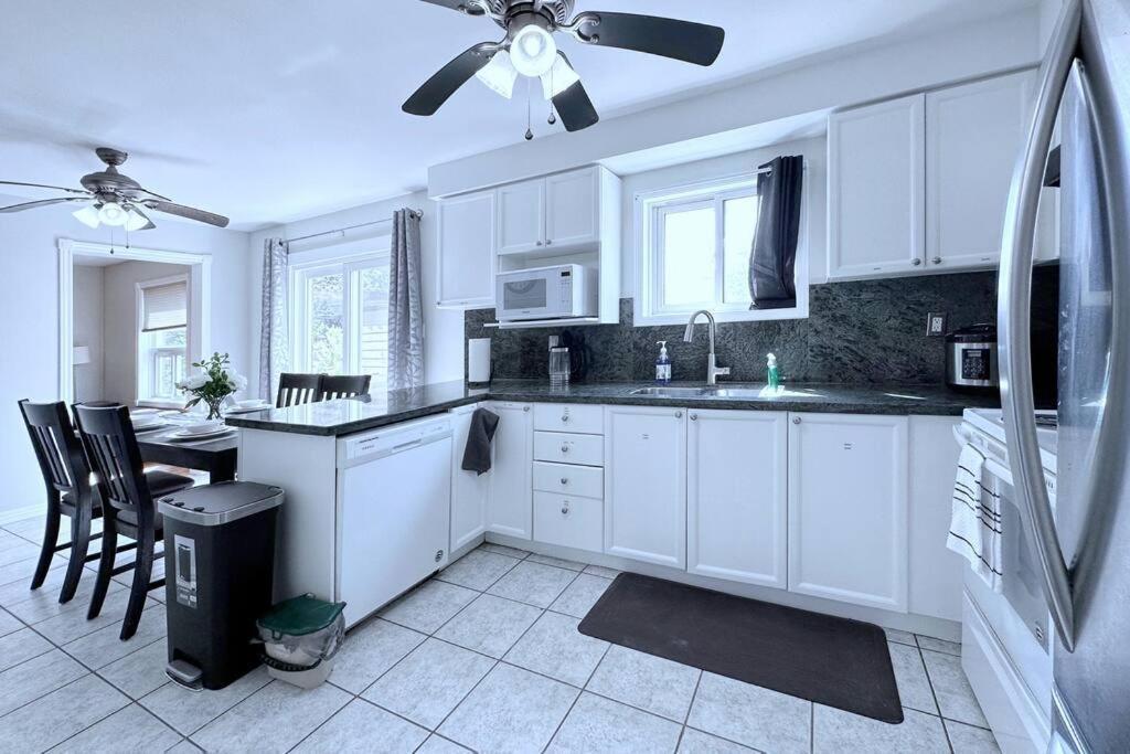 Villa Neighborhood Friendly House In Barrie! Exterior foto